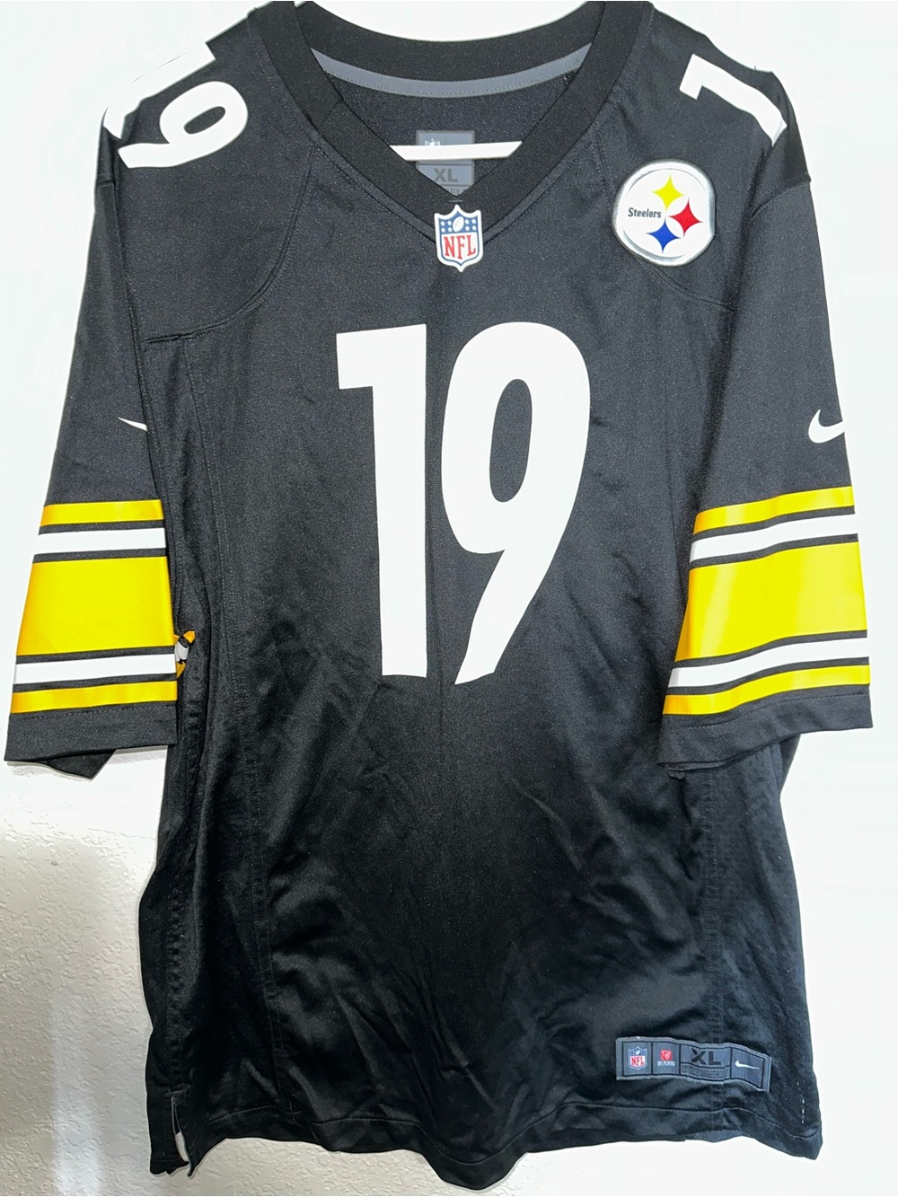June Smith - Schuster Jersey #19